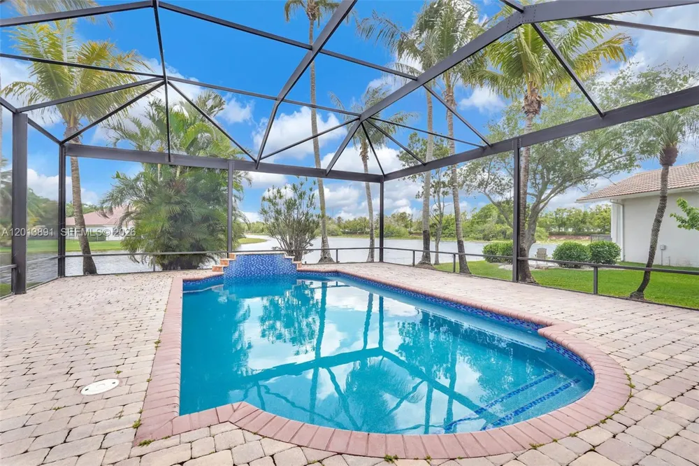 2715 Edgewater Court Weston, FL 33332