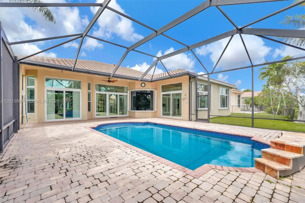 2715 Edgewater Court Weston, FL 33332