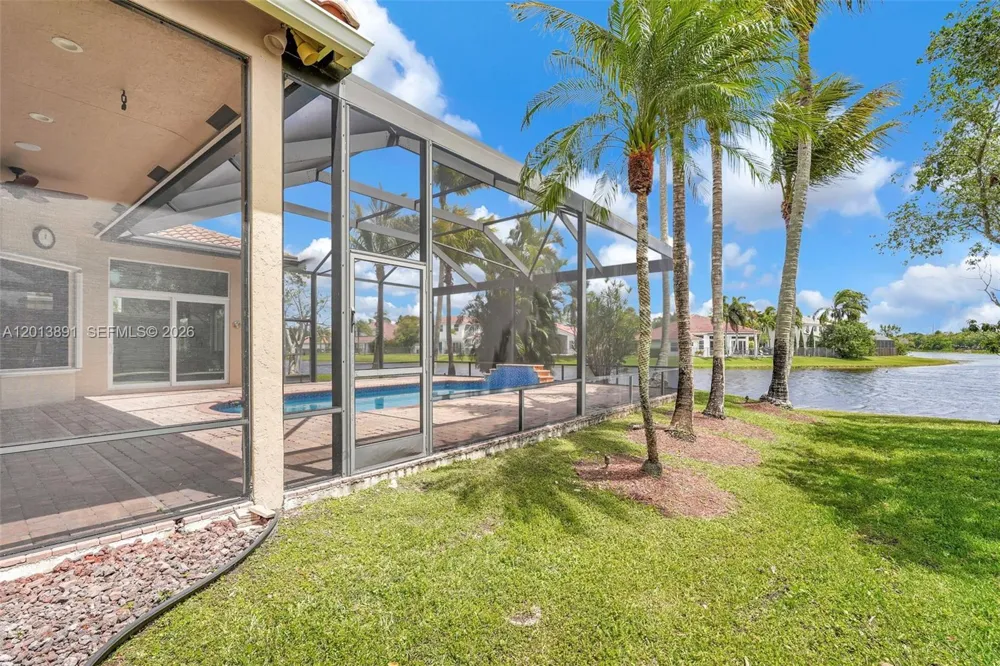 2715 Edgewater Court Weston, FL 33332