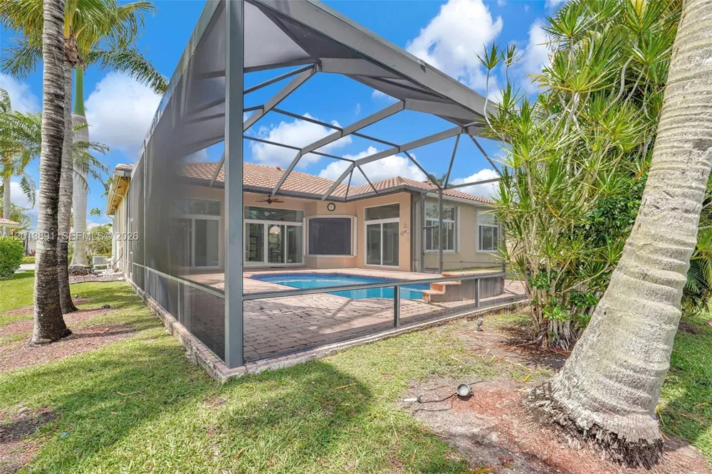 2715 Edgewater Court Weston, FL 33332