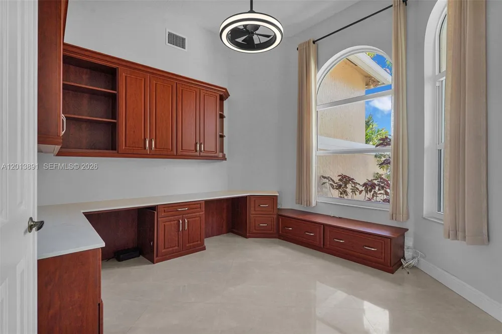 2715 Edgewater Court Weston, FL 33332