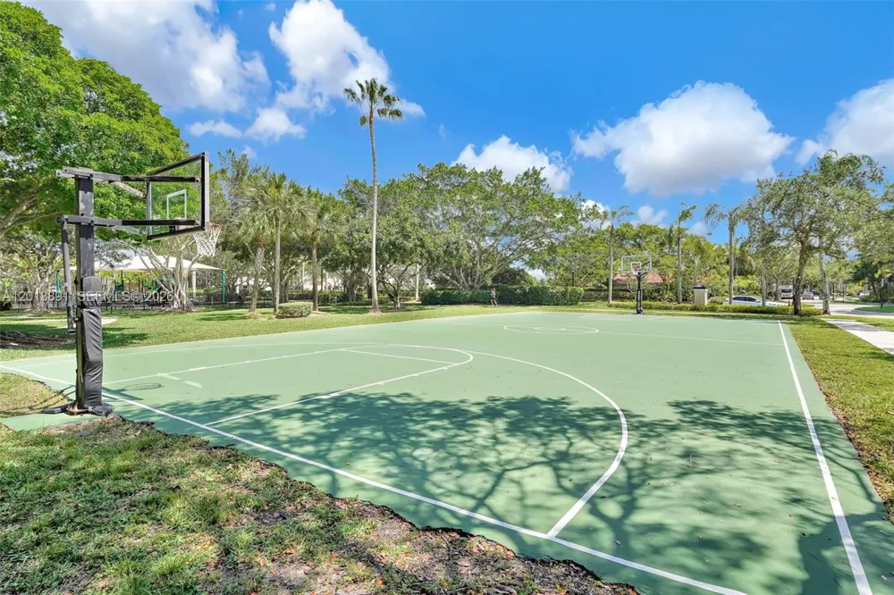 2715 Edgewater Court Weston, FL 33332