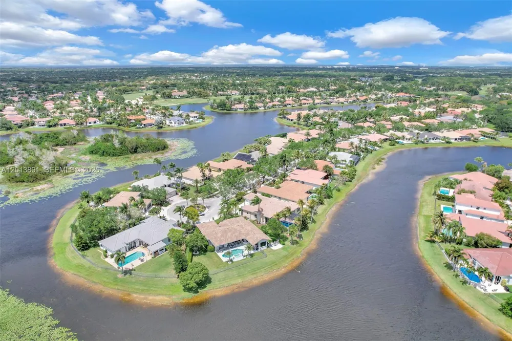 2715 Edgewater Court Weston, FL 33332