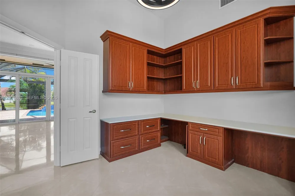2715 Edgewater Court Weston, FL 33332
