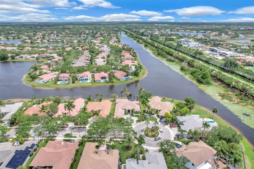 2715 Edgewater Court Weston, FL 33332