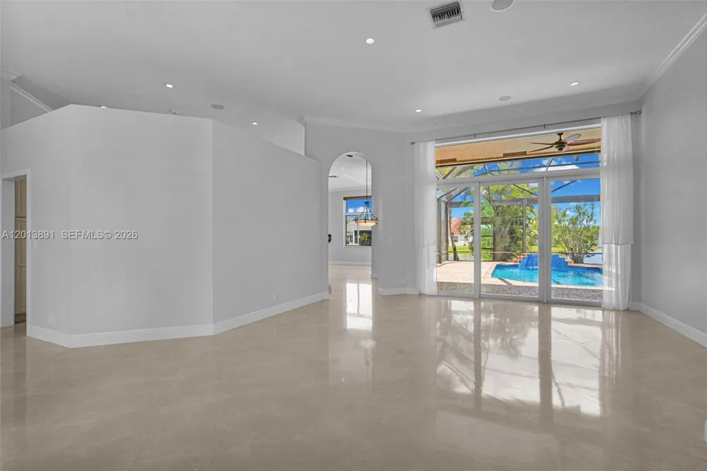 2715 Edgewater Court Weston, FL 33332