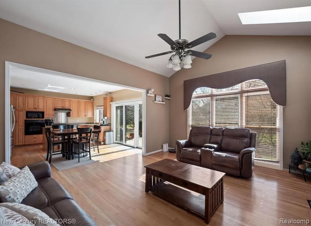 1075 Redding Drive Troy City, MI 48098