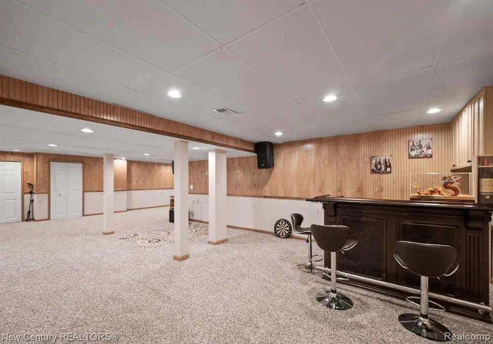 1075 Redding Drive Troy City, MI 48098