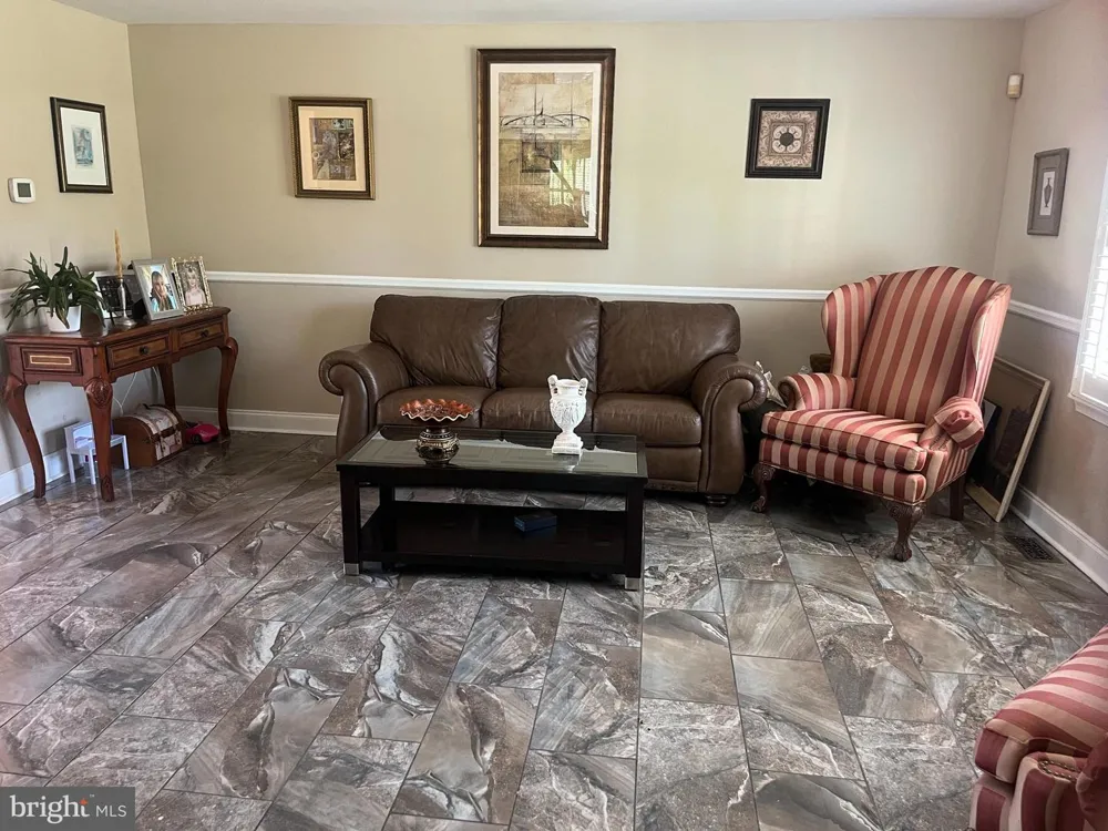 75 AUBURN ROAD Avondale, PA 19311