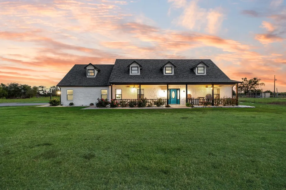 6880 County Road 4042 Kemp, TX 75143