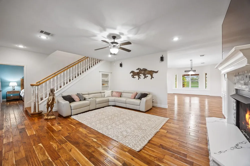 6880 County Road 4042 Kemp, TX 75143