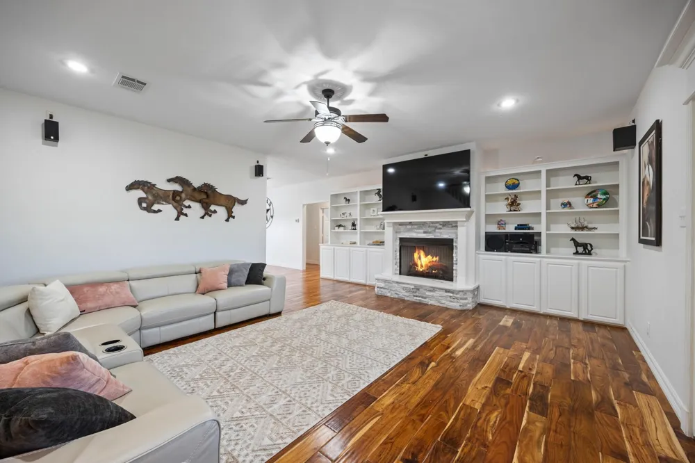 6880 County Road 4042 Kemp, TX 75143