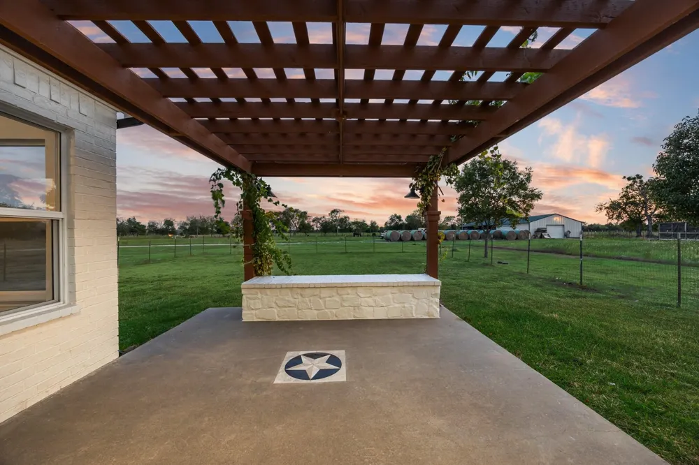 6880 County Road 4042 Kemp, TX 75143