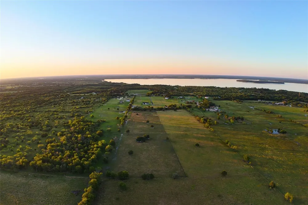 6880 County Road 4042 Kemp, TX 75143