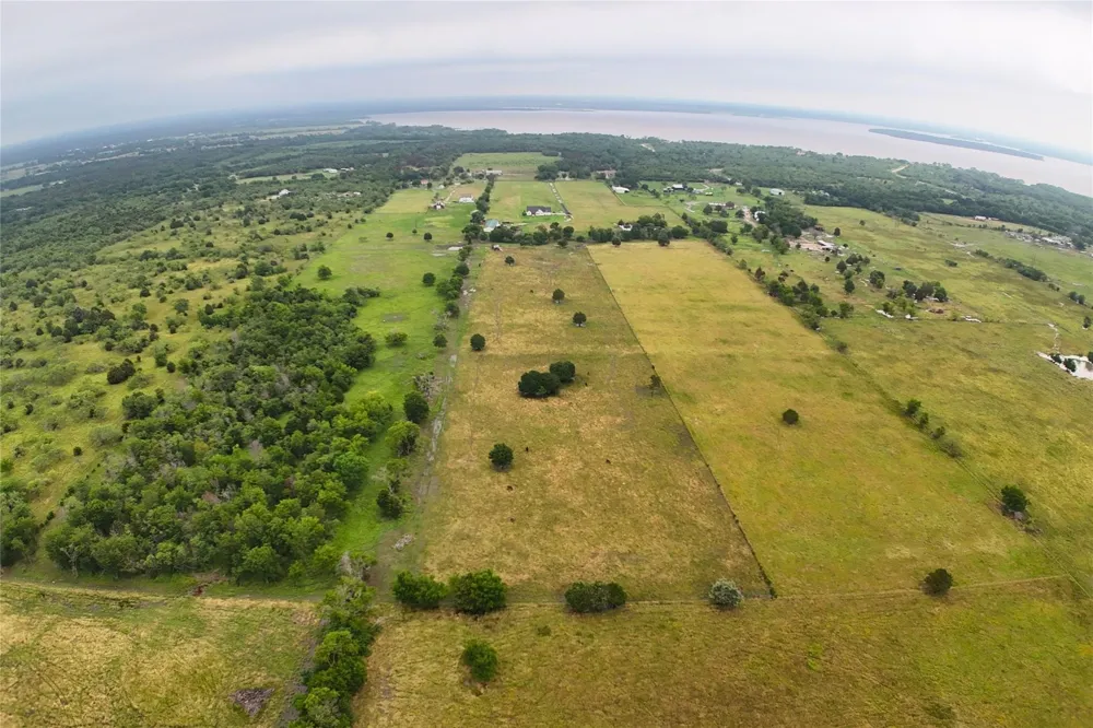 6880 County Road 4042 Kemp, TX 75143