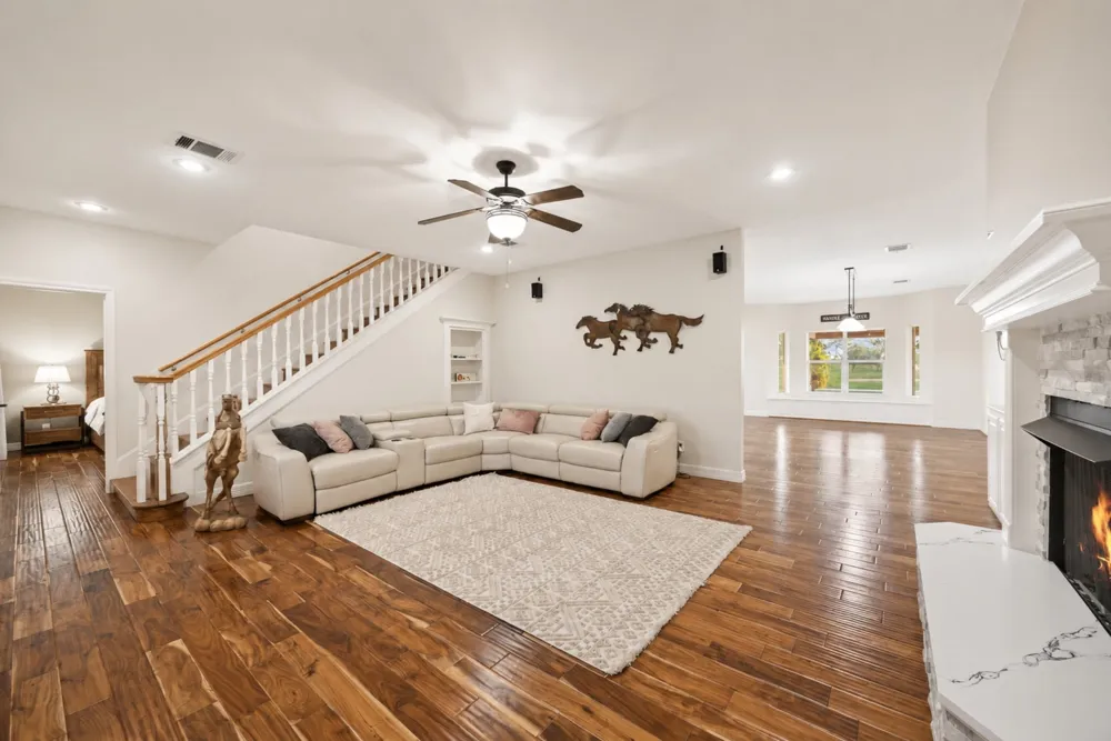 6880 County Road 4042 Kemp, TX 75143