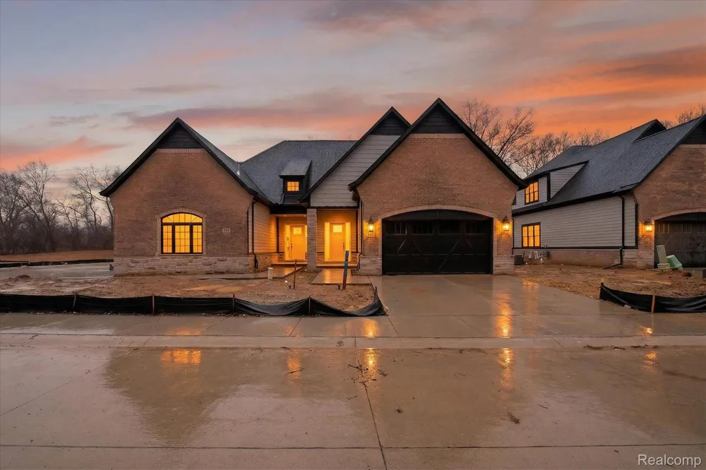 546 Maplehill Road Rochester Hills City, MI 48306