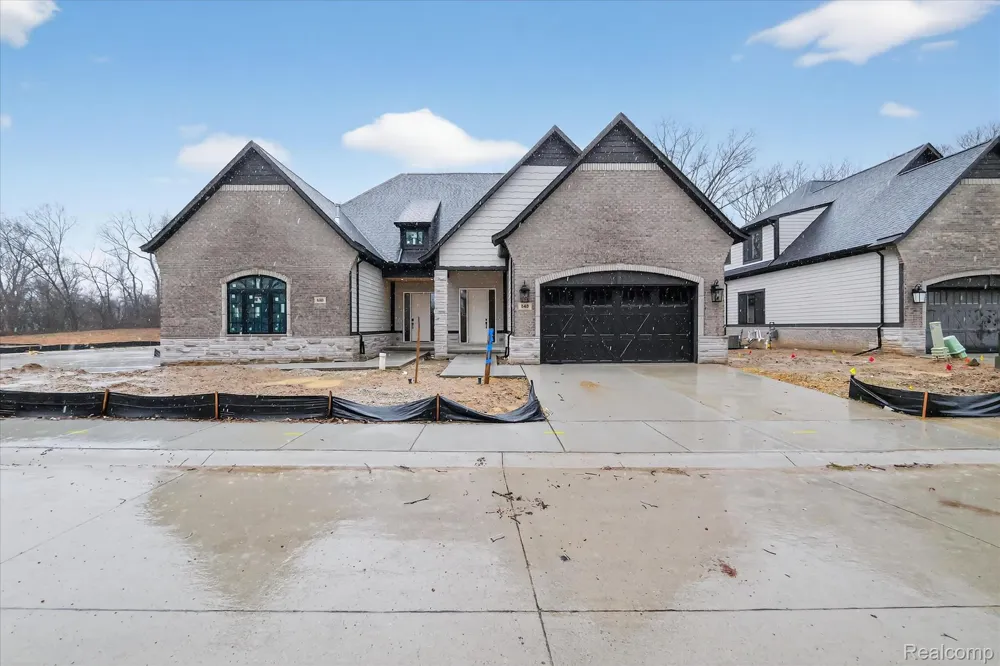 546 Maplehill Road Rochester Hills City, MI 48306