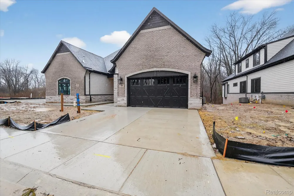 546 Maplehill Road Rochester Hills City, MI 48306