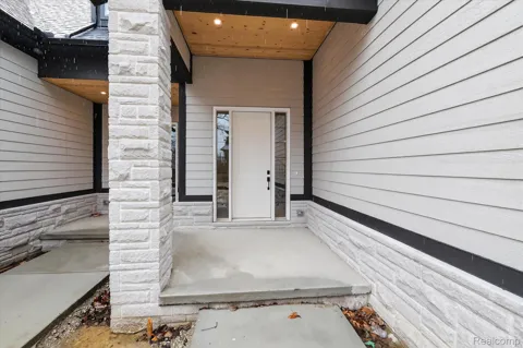 546 Maplehill Road