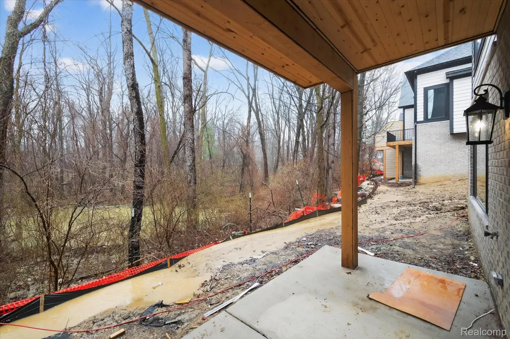 546 Maplehill Road Rochester Hills City, MI 48306