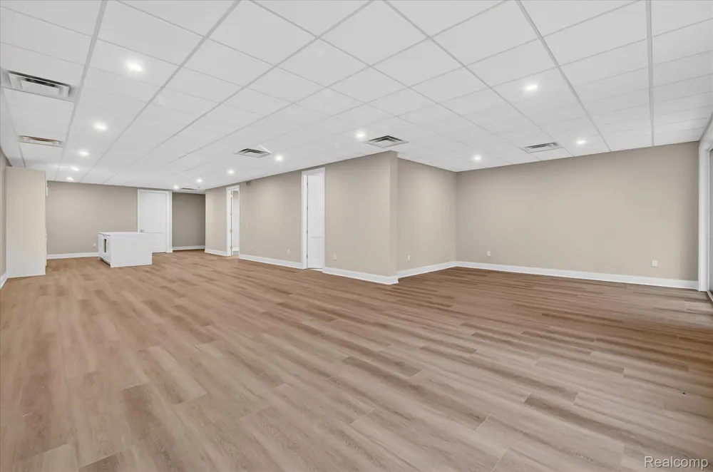 546 Maplehill Road Rochester Hills City, MI 48306