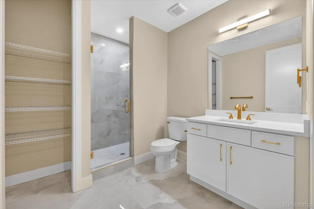 546 Maplehill Road Rochester Hills City, MI 48306
