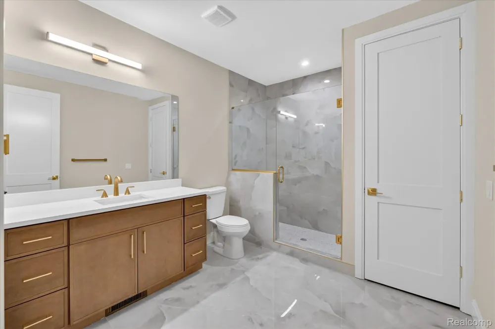 546 Maplehill Road Rochester Hills City, MI 48306