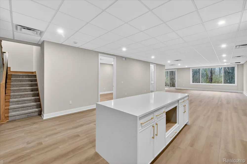 546 Maplehill Road Rochester Hills City, MI 48306