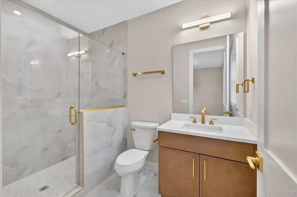 546 Maplehill Road Rochester Hills City, MI 48306