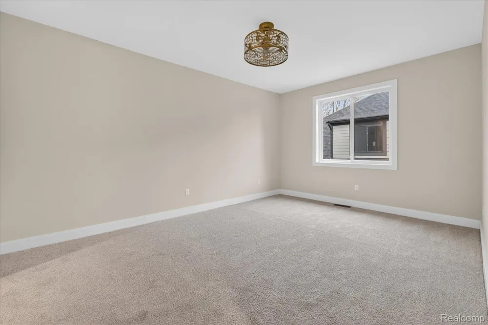 546 Maplehill Road Rochester Hills City, MI 48306