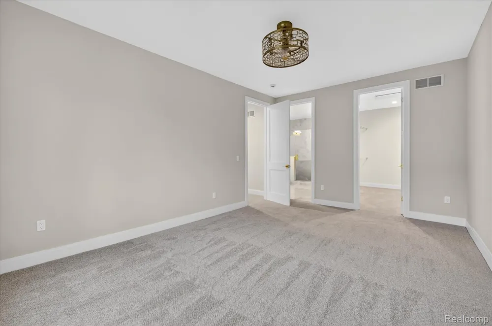546 Maplehill Road Rochester Hills City, MI 48306
