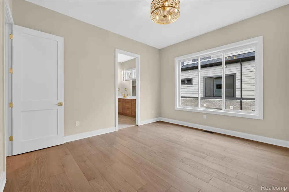 546 Maplehill Road Rochester Hills City, MI 48306