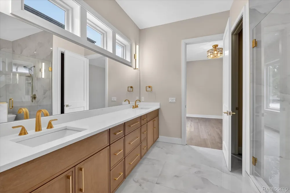 546 Maplehill Road Rochester Hills City, MI 48306