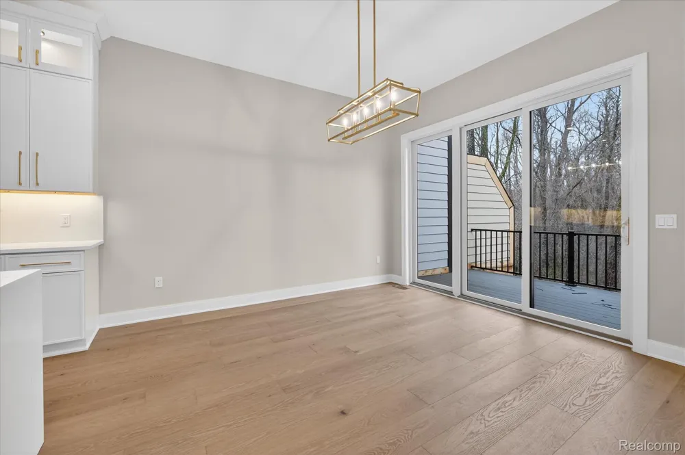 546 Maplehill Road Rochester Hills City, MI 48306