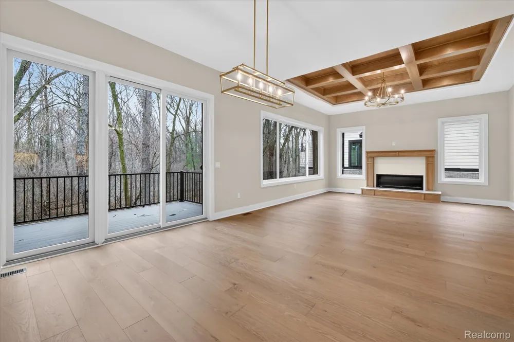546 Maplehill Road Rochester Hills City, MI 48306