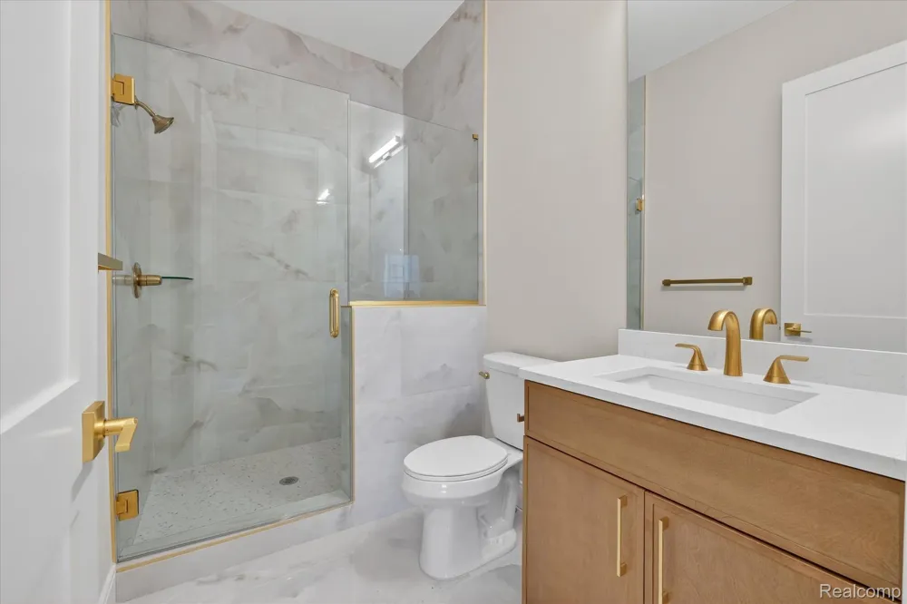 546 Maplehill Road Rochester Hills City, MI 48306