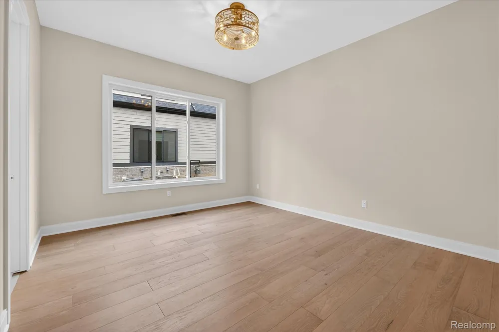 546 Maplehill Road Rochester Hills City, MI 48306