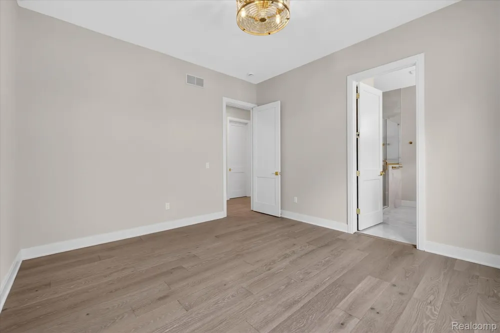 546 Maplehill Road Rochester Hills City, MI 48306