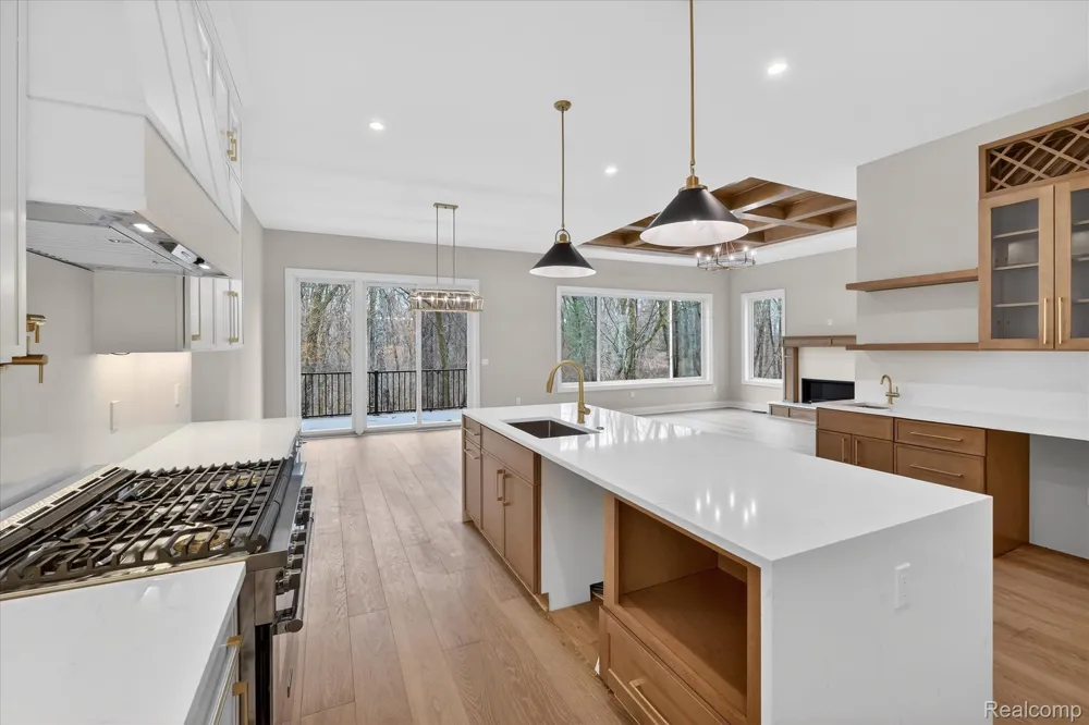 546 Maplehill Road Rochester Hills City, MI 48306