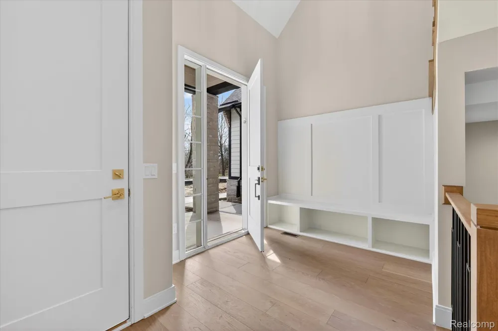 546 Maplehill Road Rochester Hills City, MI 48306