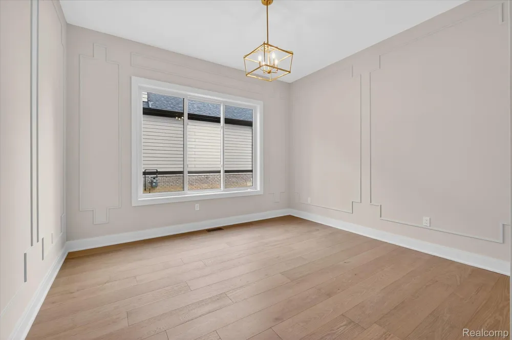 546 Maplehill Road Rochester Hills City, MI 48306
