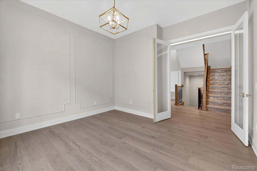 546 Maplehill Road Rochester Hills City, MI 48306