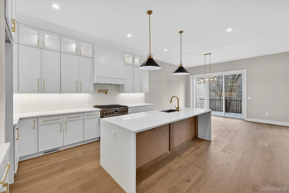 546 Maplehill Road Rochester Hills City, MI 48306