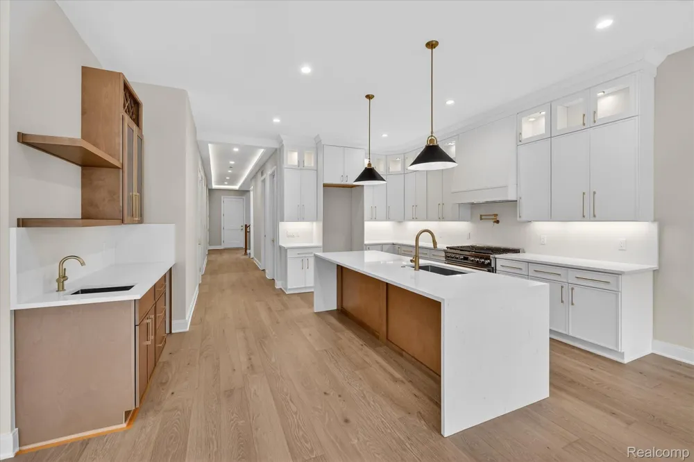 546 Maplehill Road Rochester Hills City, MI 48306