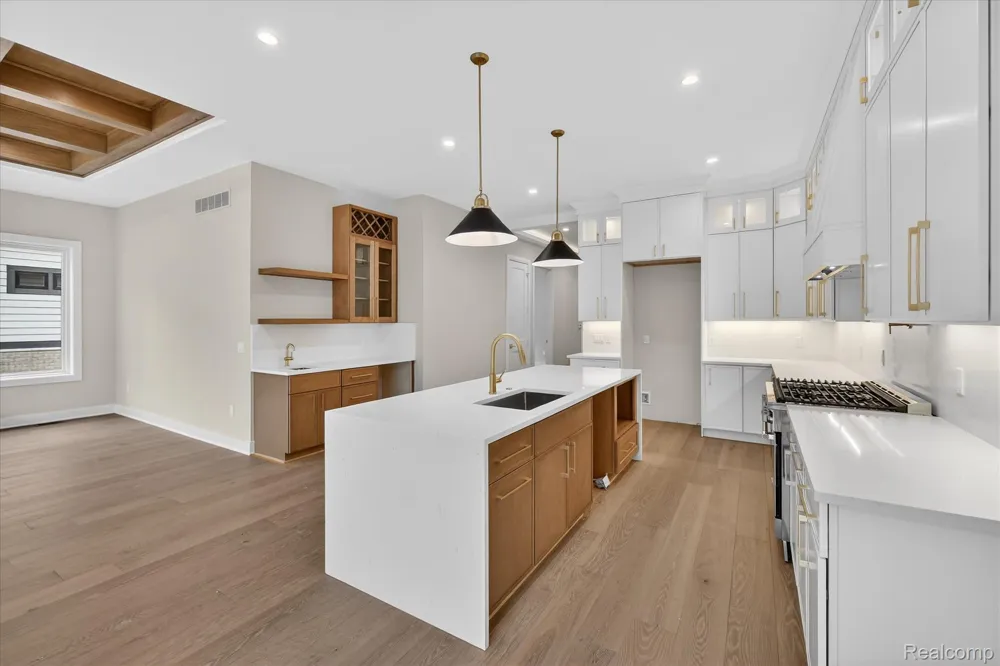 546 Maplehill Road Rochester Hills City, MI 48306