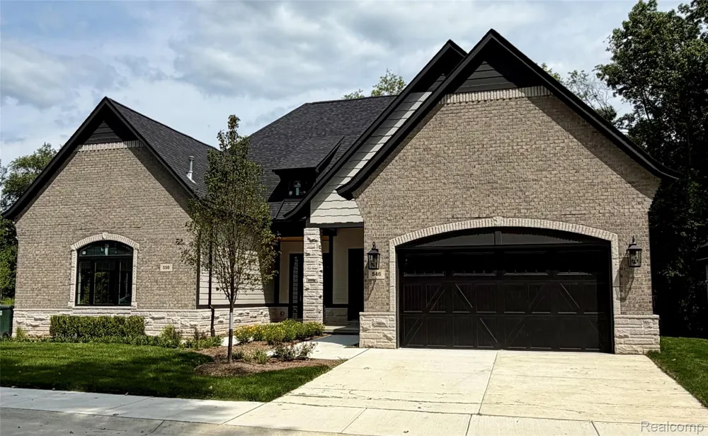546 Maplehill Road Rochester Hills City, MI 48306