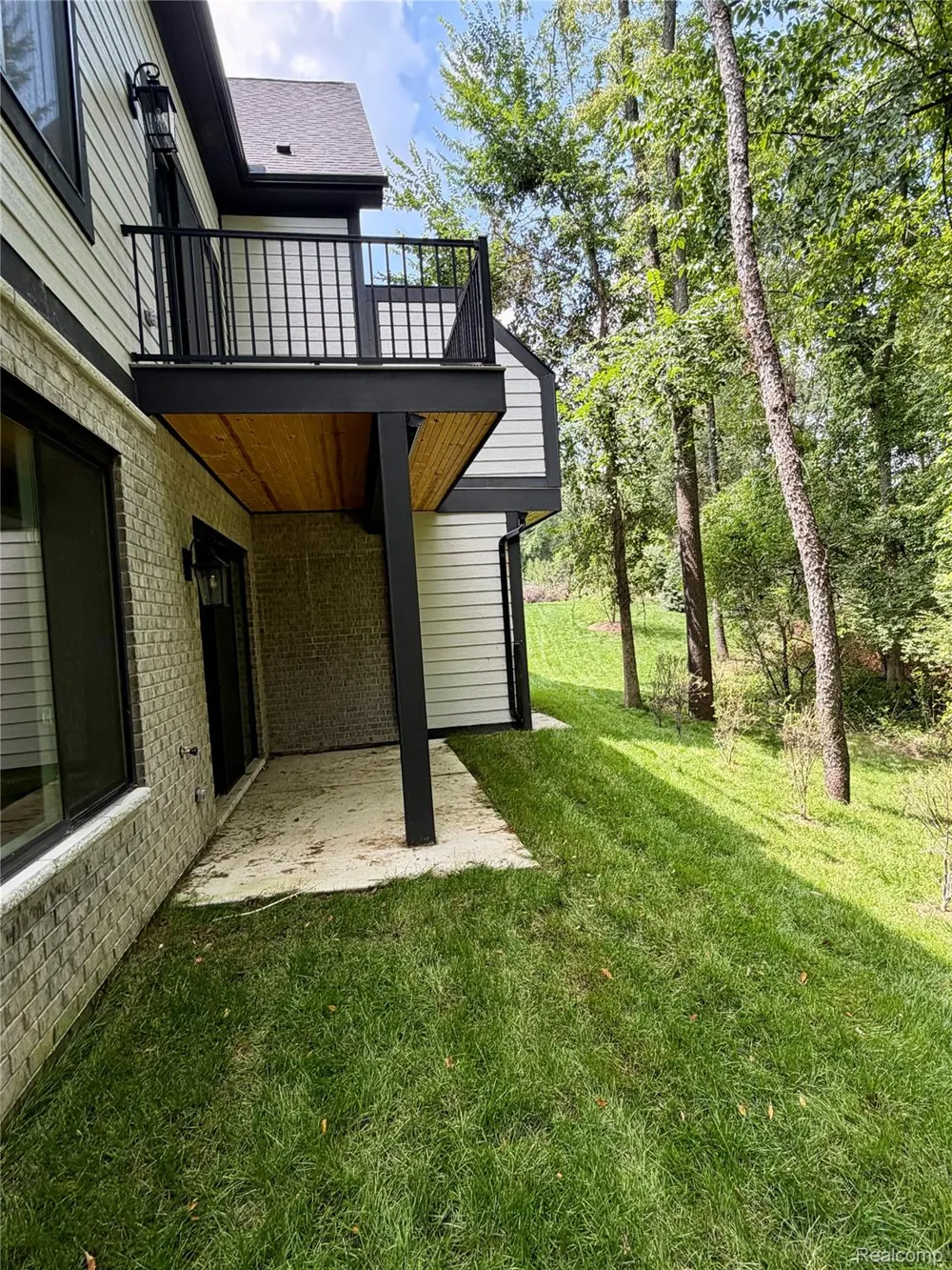 546 Maplehill Road Rochester Hills City, MI 48306