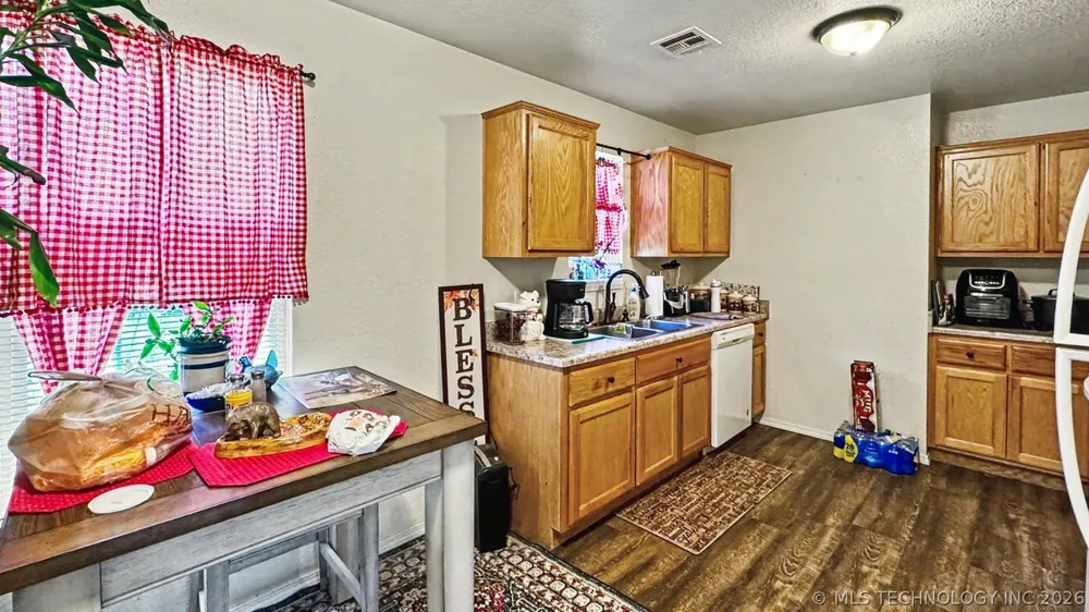 83248 S 4670 ROAD Stilwell, OK 74960
