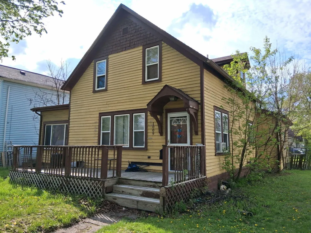 1009 Bond Street Saginaw, MI 48602